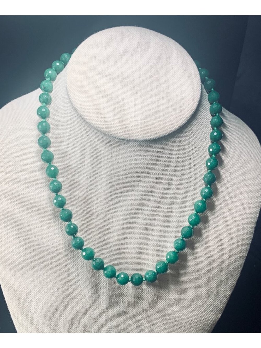 Green Agate Beaded Necklace With Faceted Round Beads & Vintage-Style Clasp